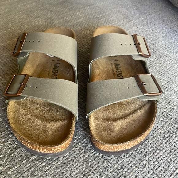 NWT BIRKENSTOCK Arizona Sandals! - Picture 8 of 12